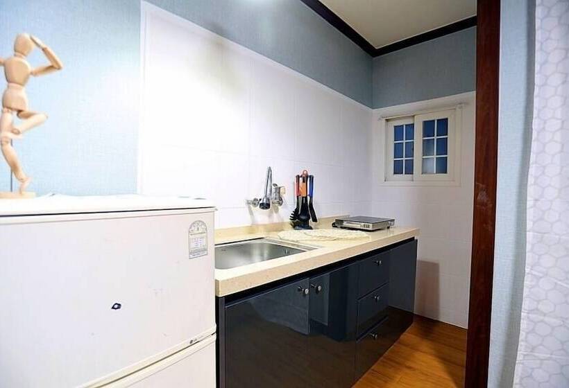 Luna In Jeju Pension