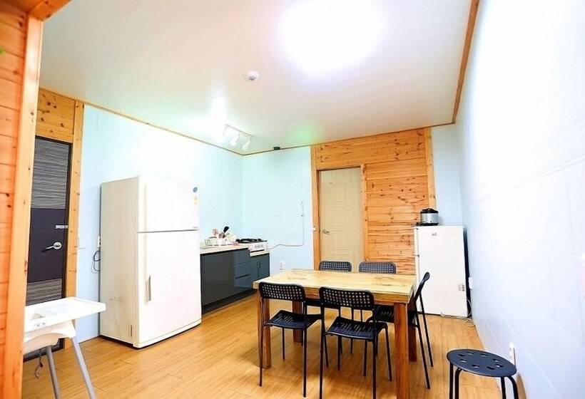 Luna In Jeju Pension