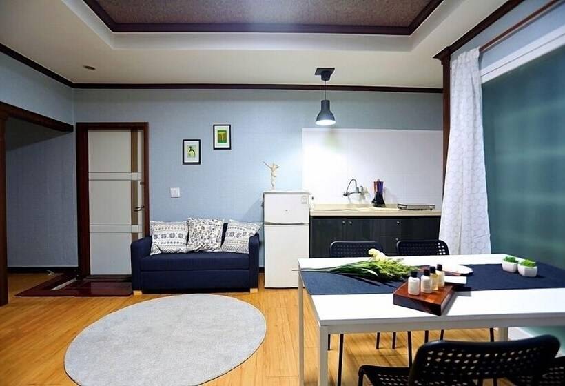 Luna In Jeju Pension