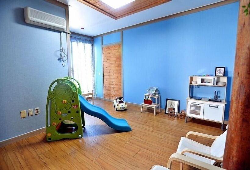 Luna In Jeju Pension