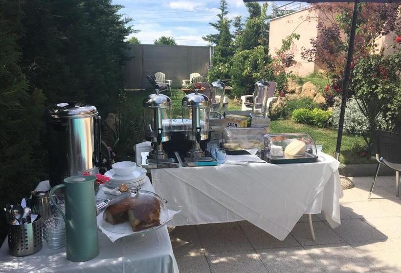 Er.zo Summer Studios