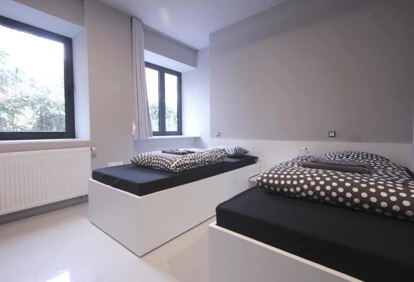 Private Rooms At Hostel63