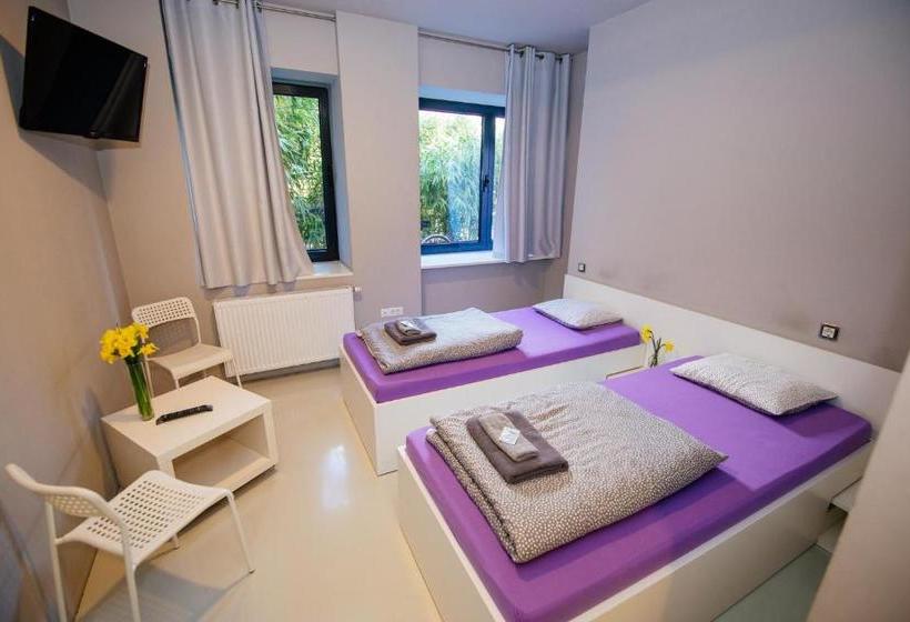 Private Rooms At Hostel63