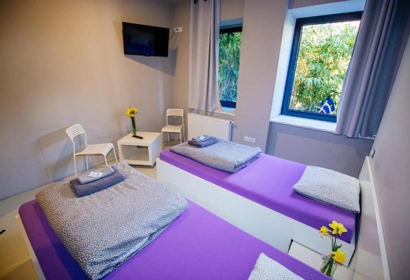 Private Rooms At Hostel63