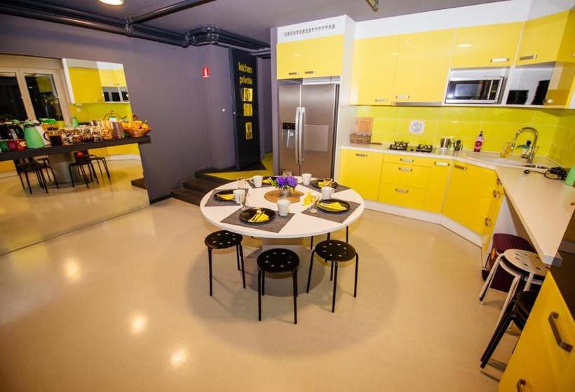 Private Rooms At Hostel63