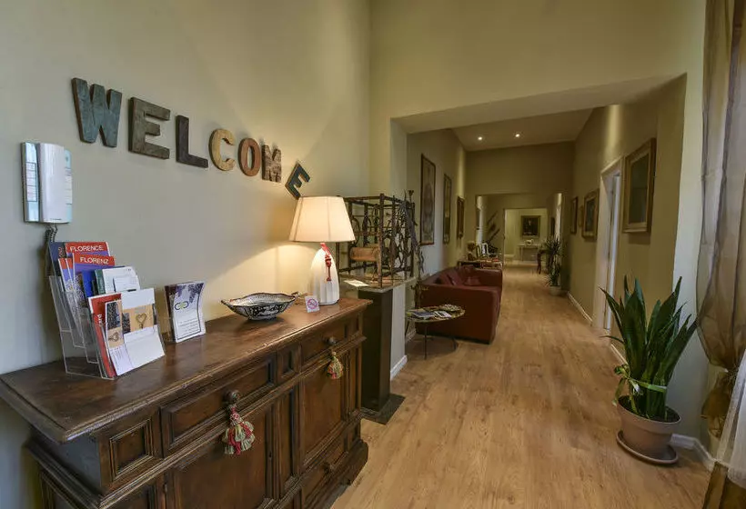 Hotelli Florence Station Rooms