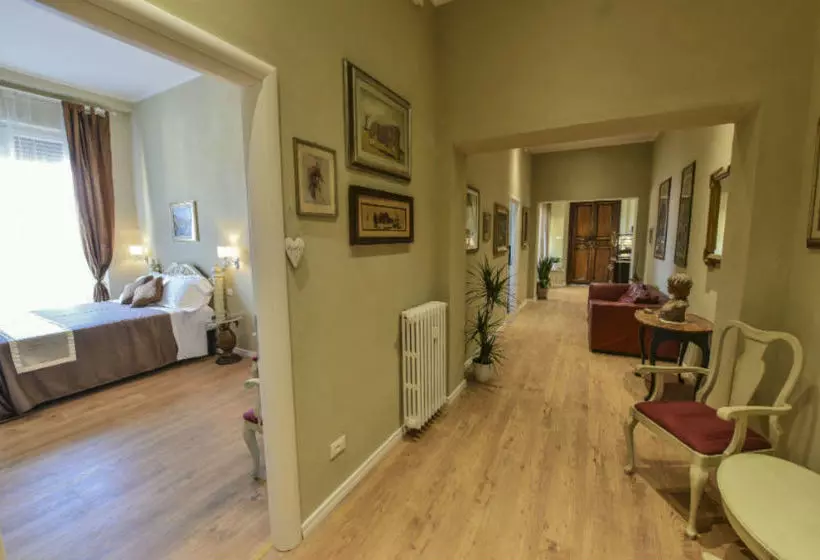 Hotelli Florence Station Rooms