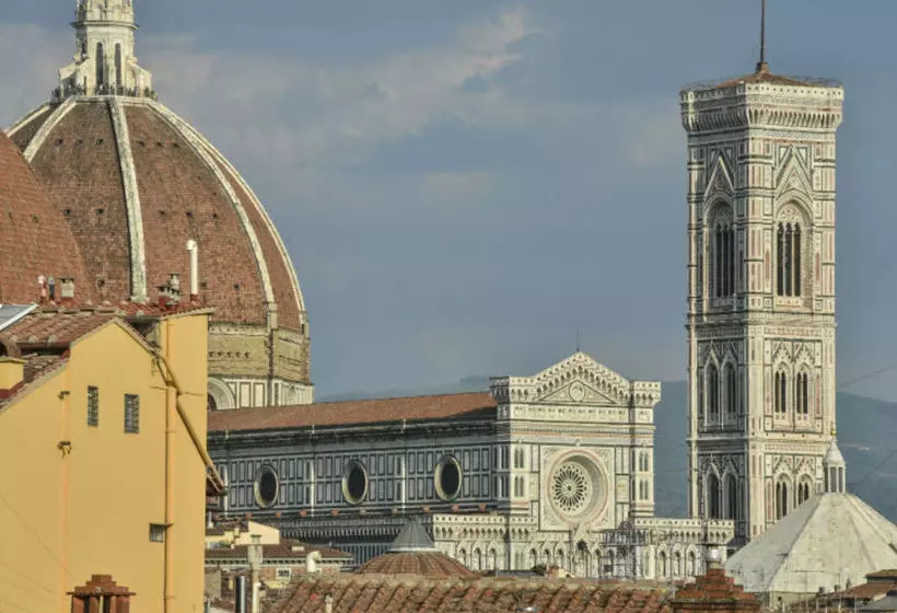 Hotelli Florence Station Rooms