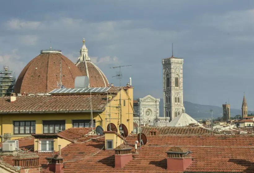 Hotelli Florence Station Rooms