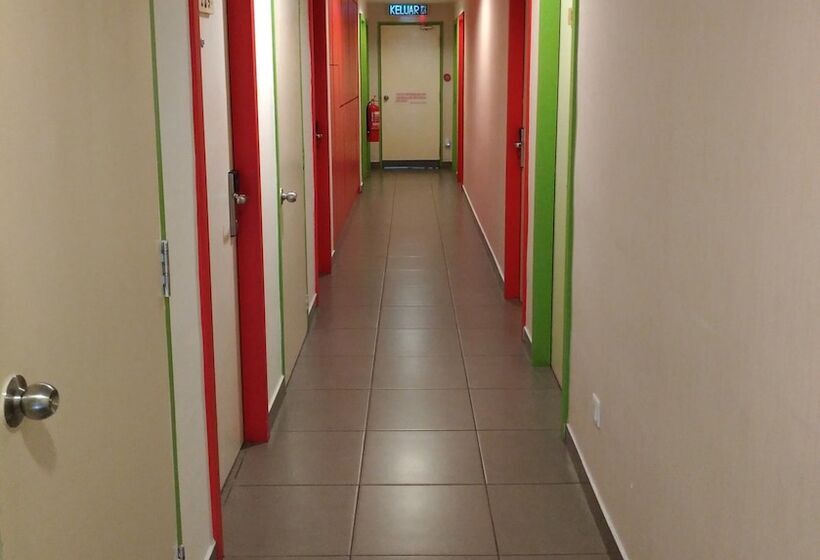 בית מלון כפרי Strawberry Fields