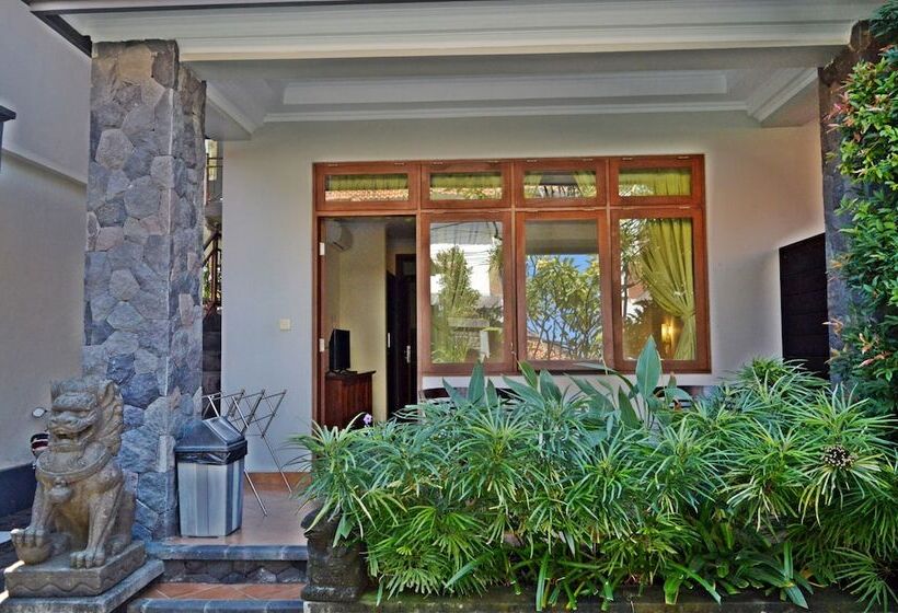 펜션 Yulia 2 Homestay Sanur