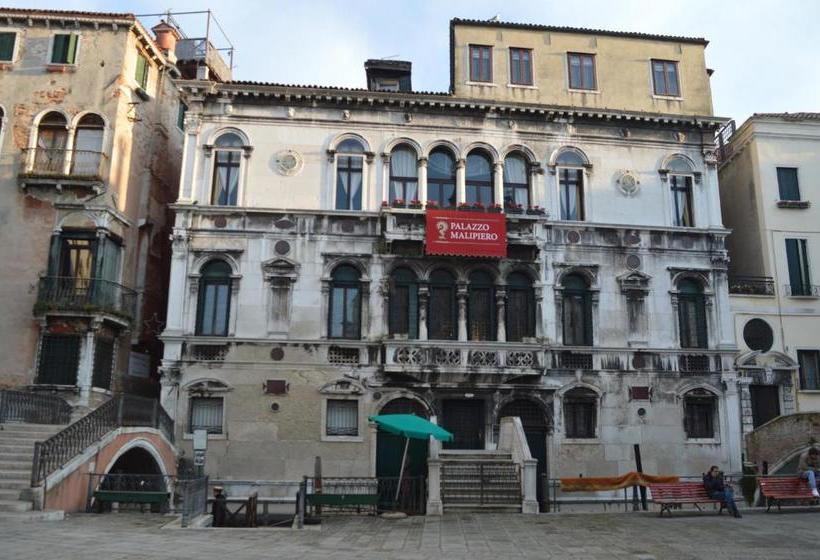 هتل Residenza Ruga Giuffa