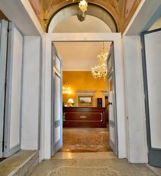 هتل Residenza Ruga Giuffa