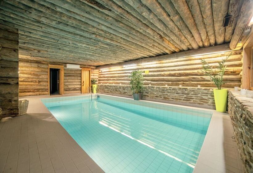 Kuukkeli Log Houses Aurora Resort