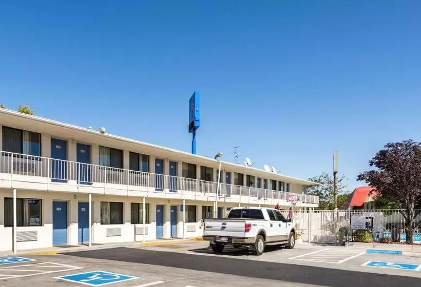 Motel 6reno, Nv  Virginia Plumb