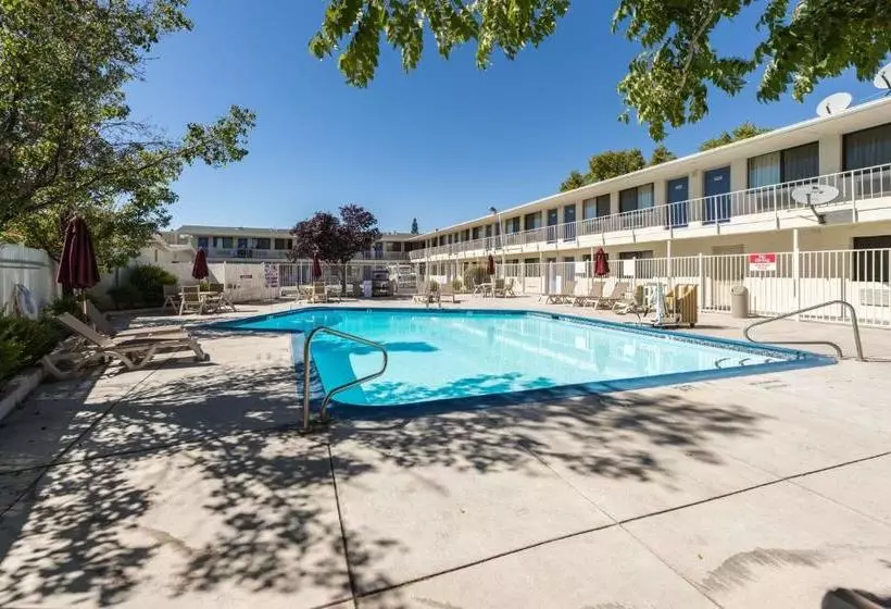 Motel 6reno, Nv  Virginia Plumb