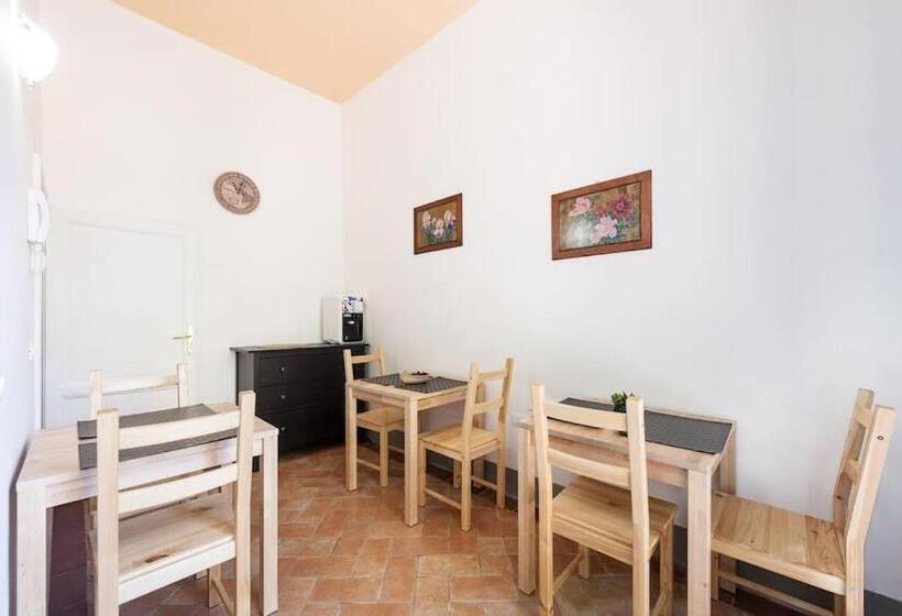 پانسیون L Aranceto&stilnovo