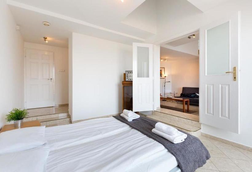 Piano Castle Hill Apartments