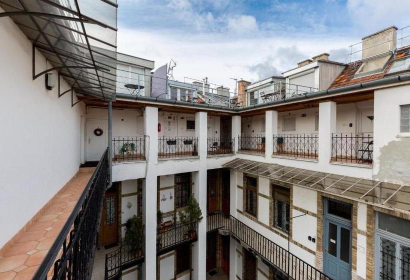 Piano Castle Hill Apartments