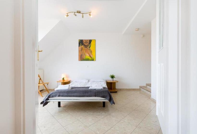 Piano Castle Hill Apartments