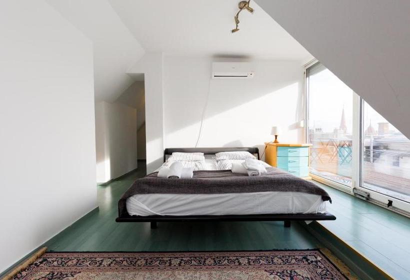 Piano Castle Hill Apartments