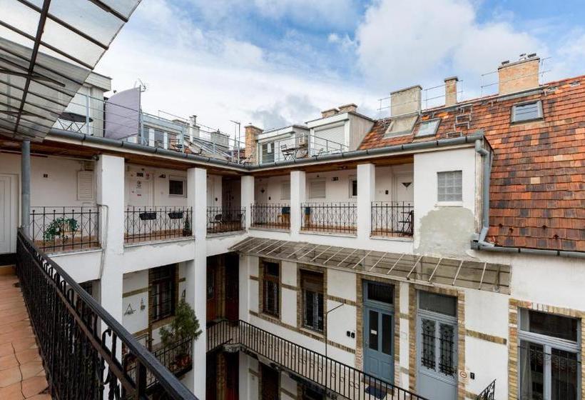 Piano Castle Hill Apartments