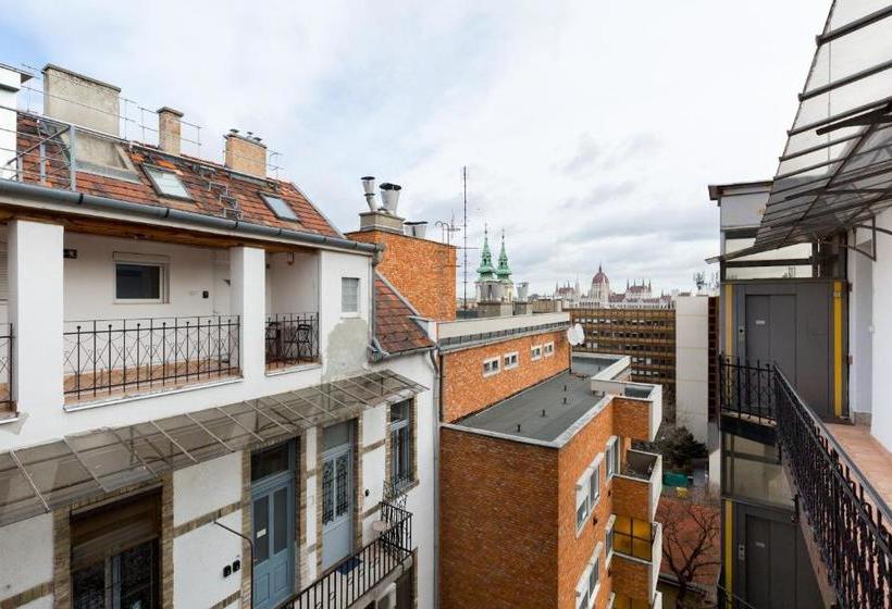 Piano Castle Hill Apartments