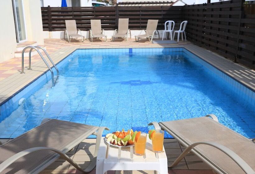 Seabreeze Villas With Private Pool