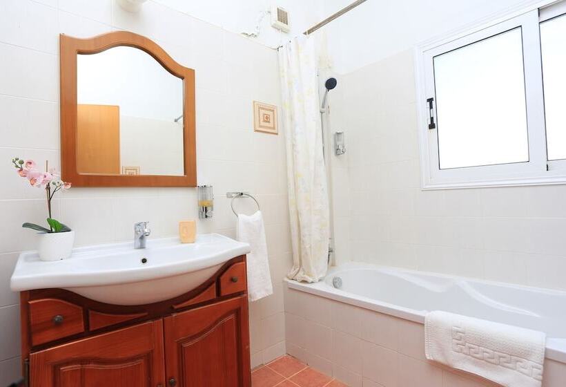 Seabreeze Villas With Private Pool