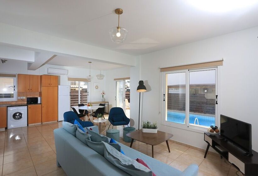 Seabreeze Villas With Private Pool