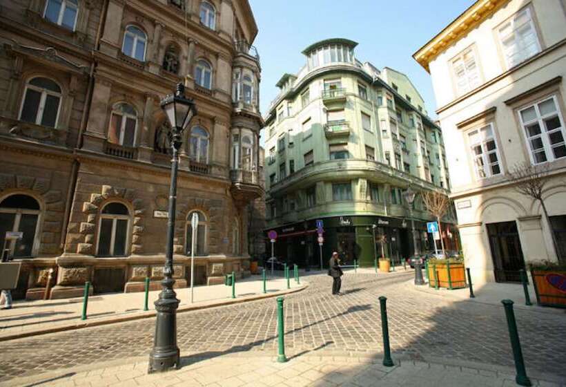 Amber Terrace Studio