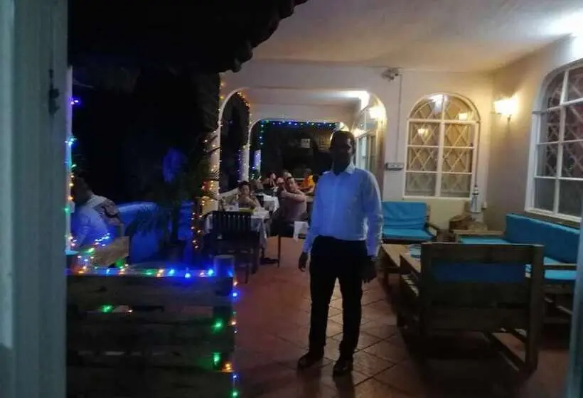 هتل Eden Villa