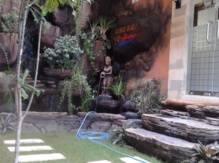 בית מלון כפרי Kubu Bali Suite Seminyak