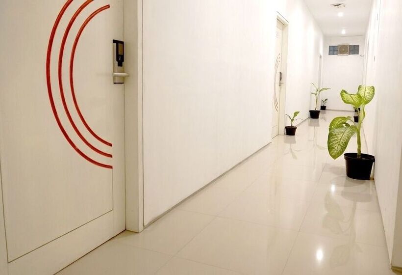 Отель Reddoorz @ Raya Canggu 2