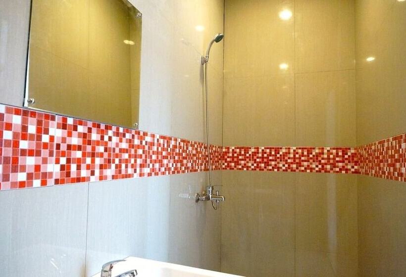 Отель Reddoorz @ Raya Canggu 2