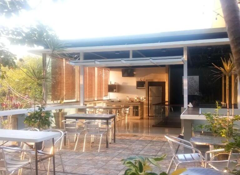 בית מלון כפרי White Rock Lodge