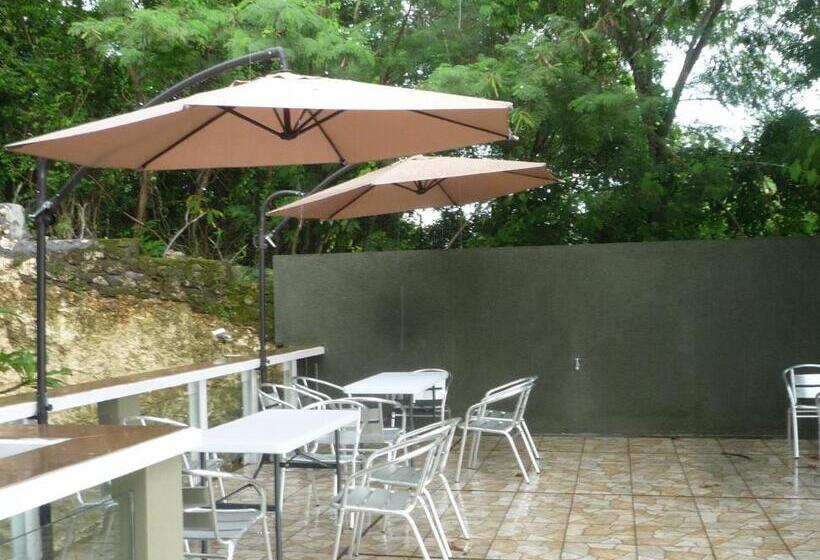 בית מלון כפרי White Rock Lodge