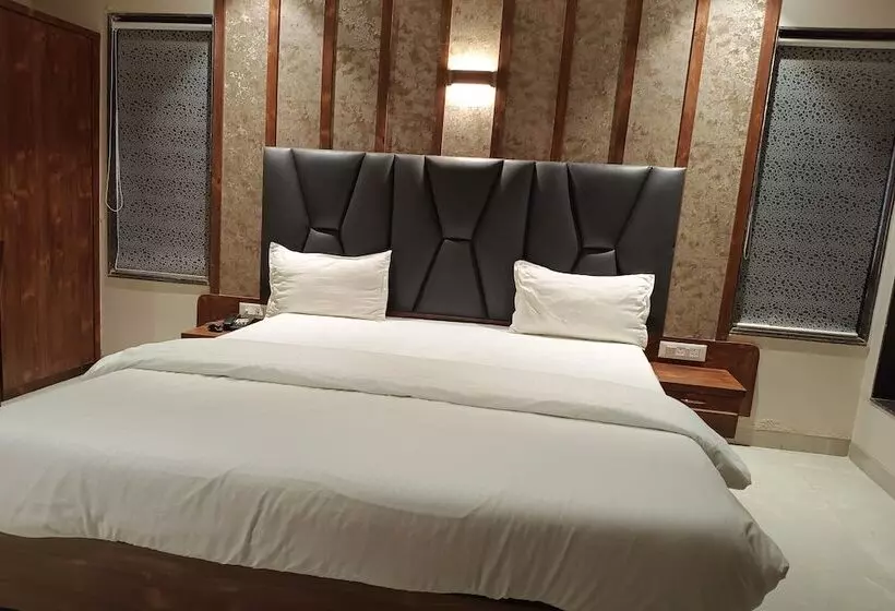 Hotelli Apratim Lodging & Boarding