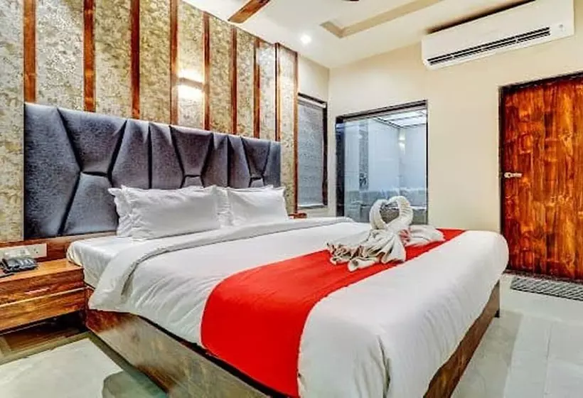 Hotelli Apratim Lodging & Boarding