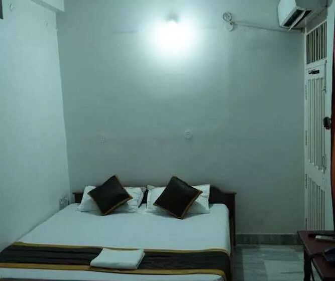Hotel Midtown Chapra