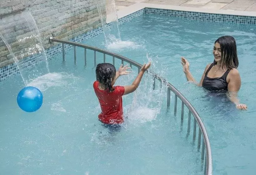 Hotelli Wild Avenue Resort & Spa