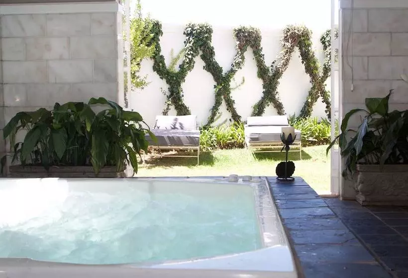 Hotelli Leeuwenhof Country Lodge & Garden Spa