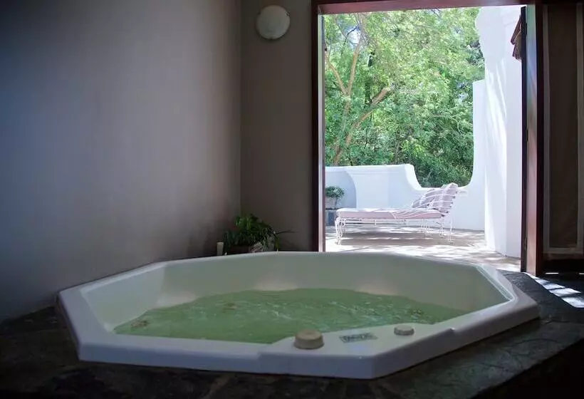 Hotelli Leeuwenhof Country Lodge & Garden Spa