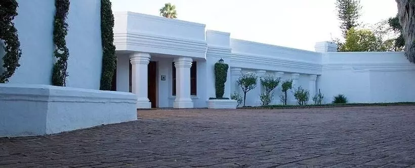 Hotelli Leeuwenhof Country Lodge & Garden Spa