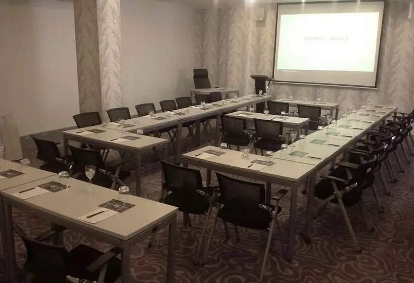 پانسیون Staywell Hotels