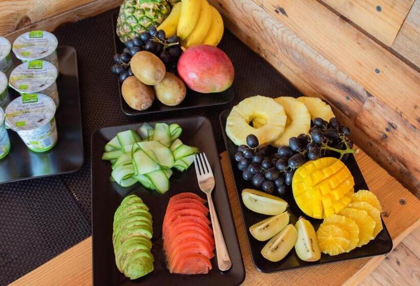 Общежитие Shark S Lodge