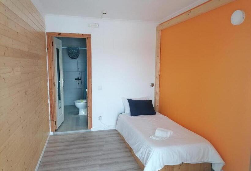 Общежитие Shark S Lodge