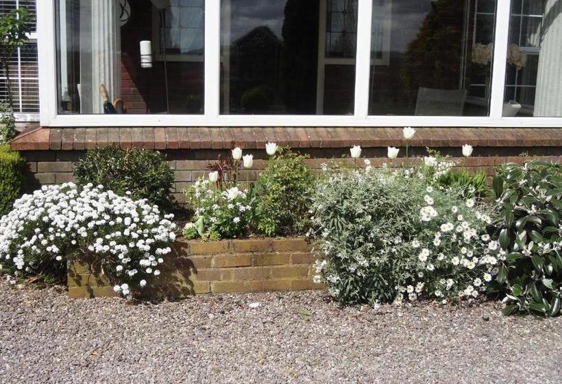 مبيت وإفطار Westwood Country House