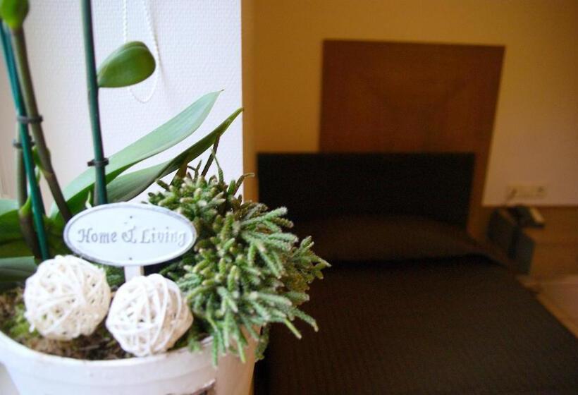 Отель Charly's Gare