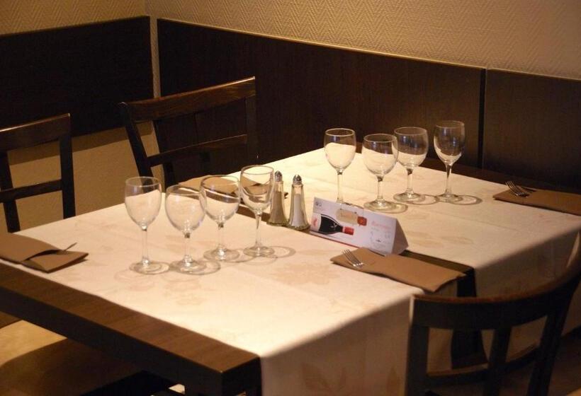 Отель Charly's Gare